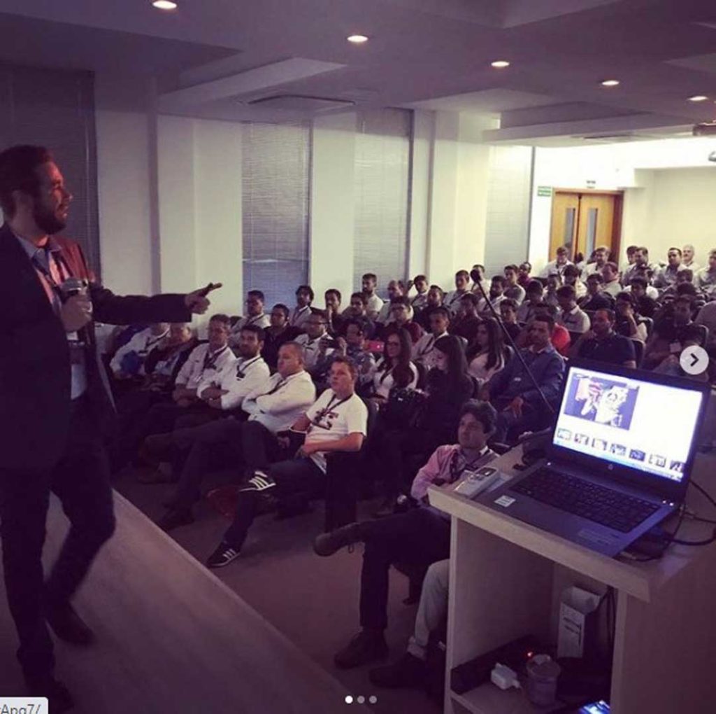 Flavio Muniz -pelestrante e consultor de marketing digital
